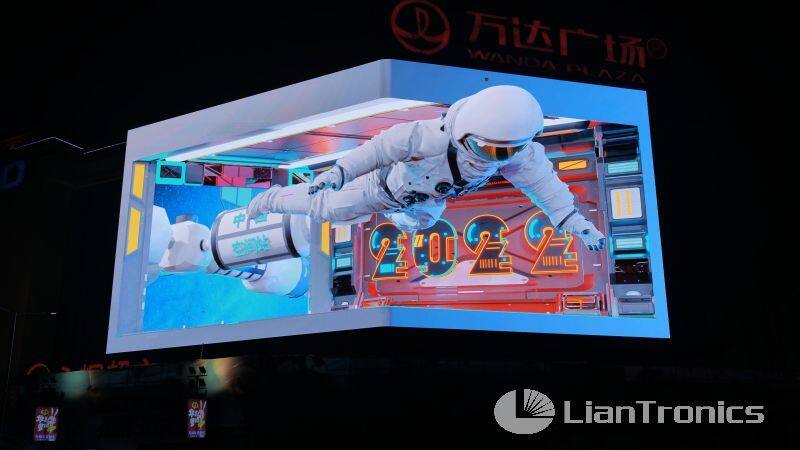 Astronauta “3D” sale volando de la gigante pantalla LED en Wanzhou Wanda Plaza, Chongqing